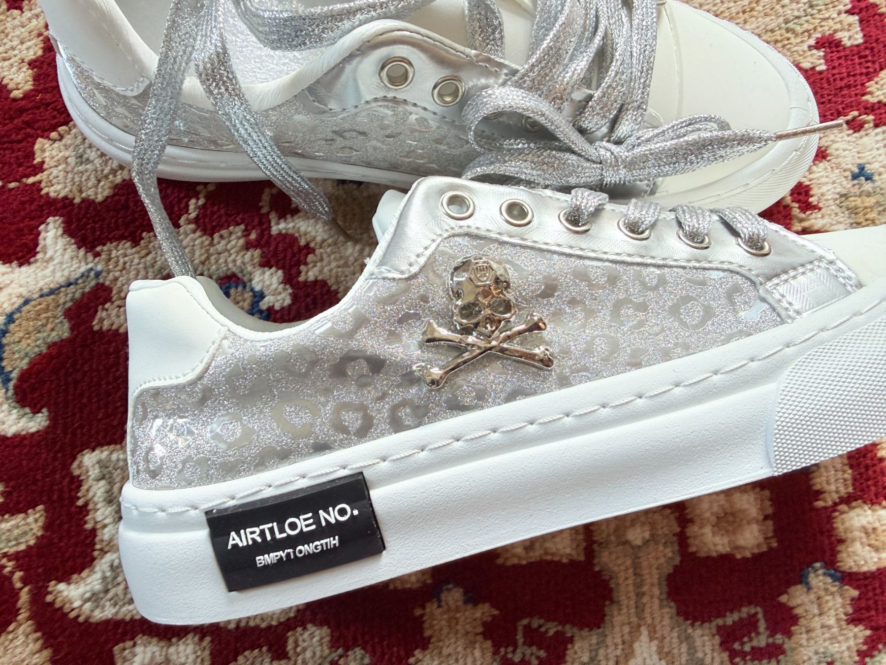 Herrenschuhe: Baskets blanches argentées – Neu (gemäss Beschreibung) aus Genève von AWWA