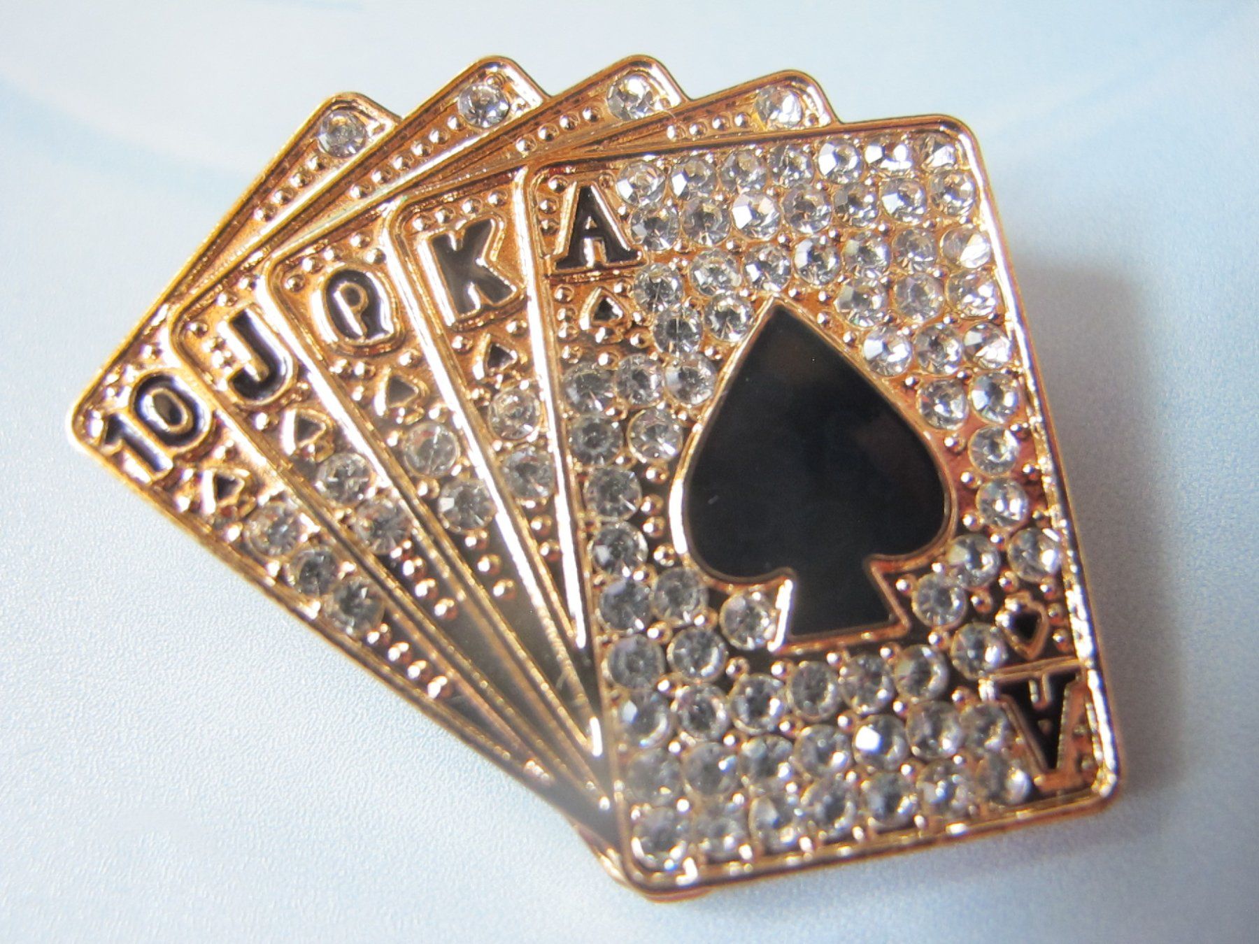 Broches & Aiguilles: Brosche Pokerblatt mit Strasssteinen, neuwertig – Neuf (Voir description) à Löhningen par Chimae67 2