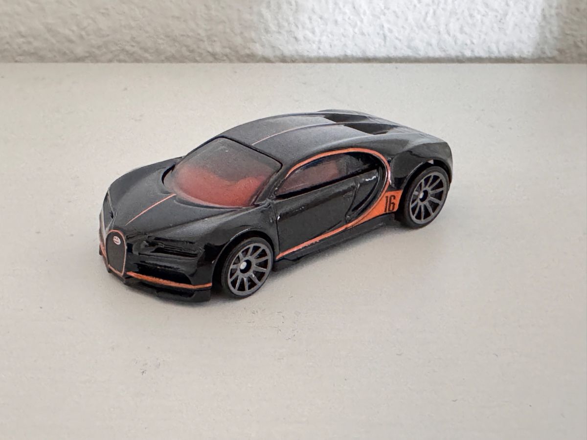 Hot Wheels Modellini d'auto: Hot Wheels Mystery Model Bugatti Chiron schwarz – Nuovo (secondo la descrizione) da Oberhasli venduto da digital-capture