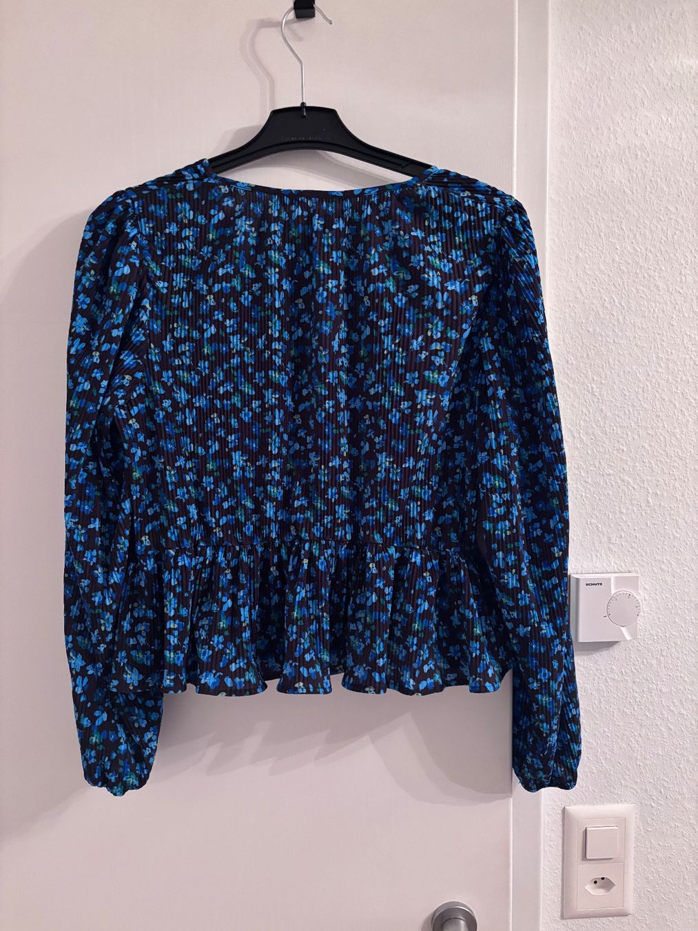 Chemisiers: Mango shirt, size M – D'occasion à Airolo par Eli90A 1