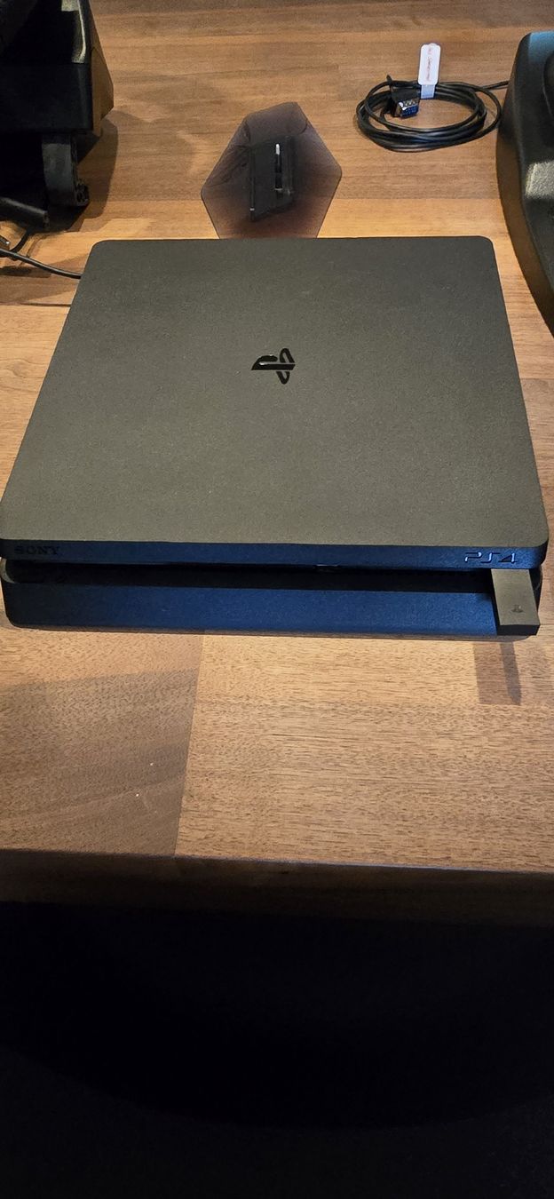 Sony Console: Play Station 4 Slim, 1Tb – Nuovo (secondo la descrizione) da Rickenbach ZH venduto da manicardo60 6