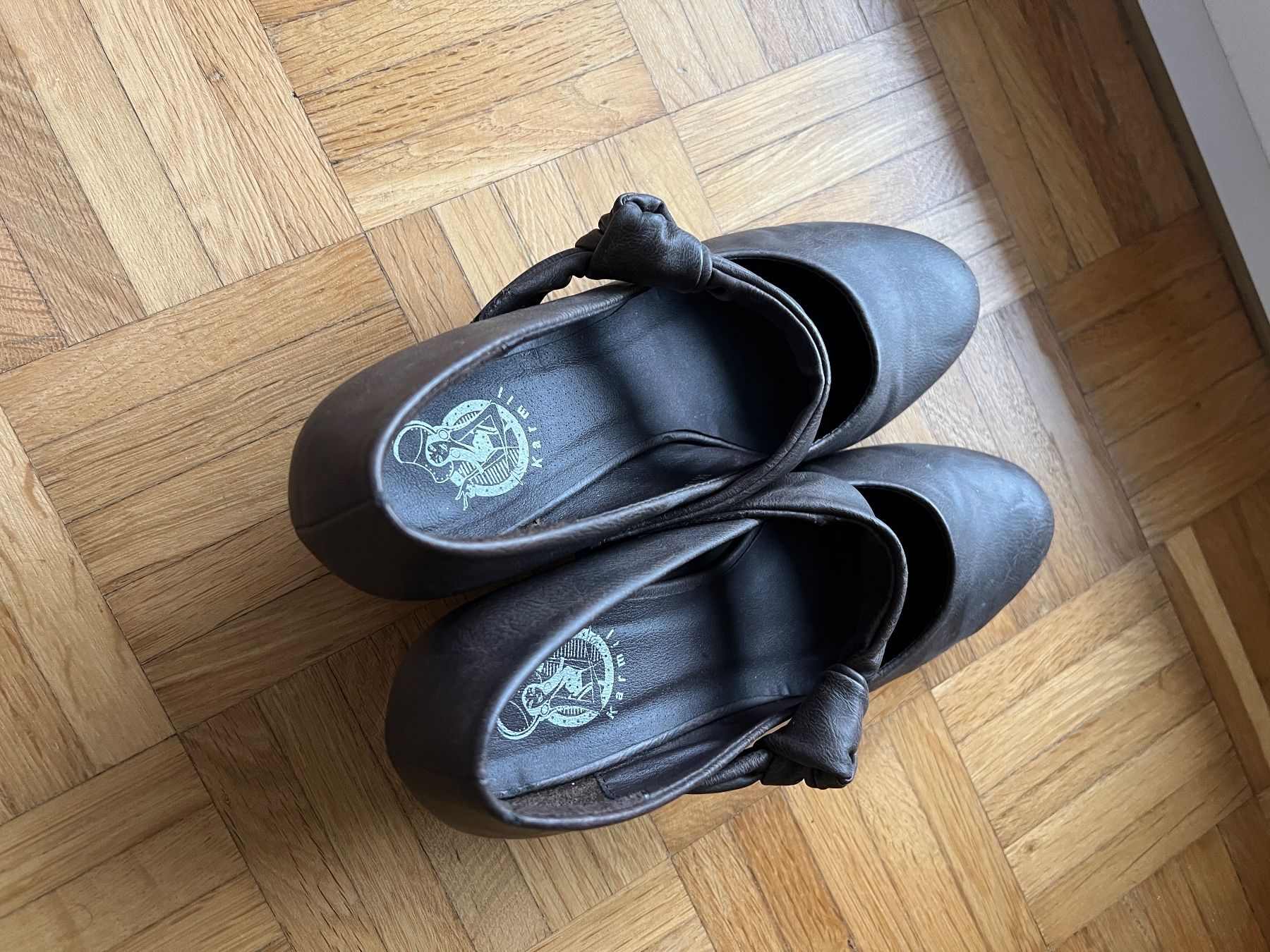Damenschuhe: KARMIL Damen pumps 40 – Gebraucht aus Horgen von linuxrp 4
