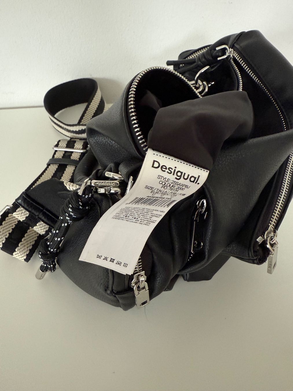 Desigual Borse da donna: Schwarze Desigual Handtasche – Usato da Ermatingen venduto da Speiki2 6
