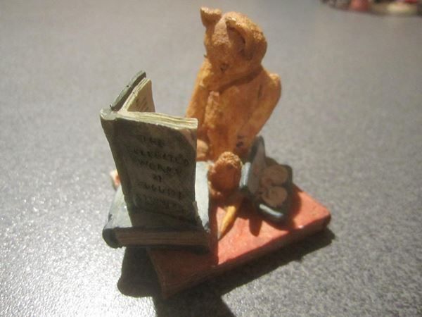 Figurines: Bär mit Bücher, handbemalt – D'occasion à Zürich par Motzkuh
