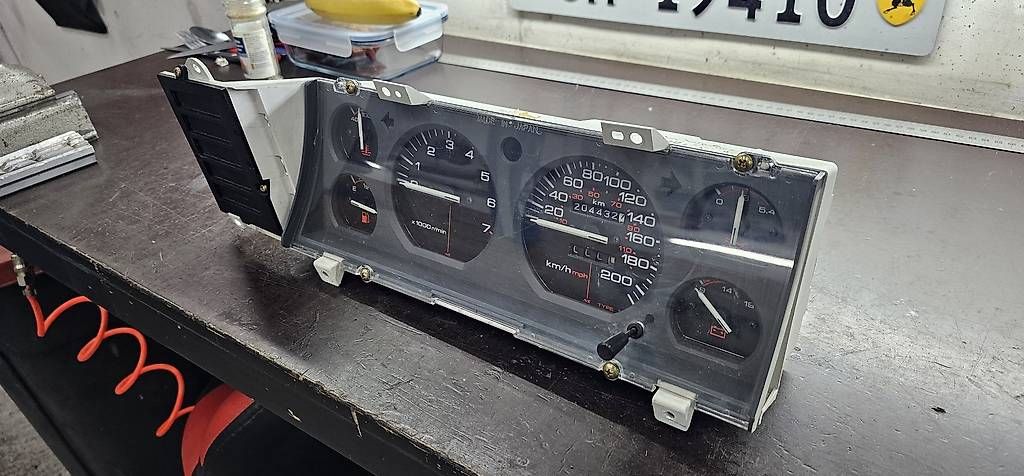 Jeep Tutti pezzi di ricambio auto: Tacho-Einheit Jeep Cherokee Jg. 91-96 – Usato da Wettswil venduto da Swiss_Outlaw