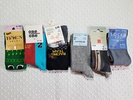 NEU! 17 Paar Socken für Jungen bunter Mix Grösse 29-34