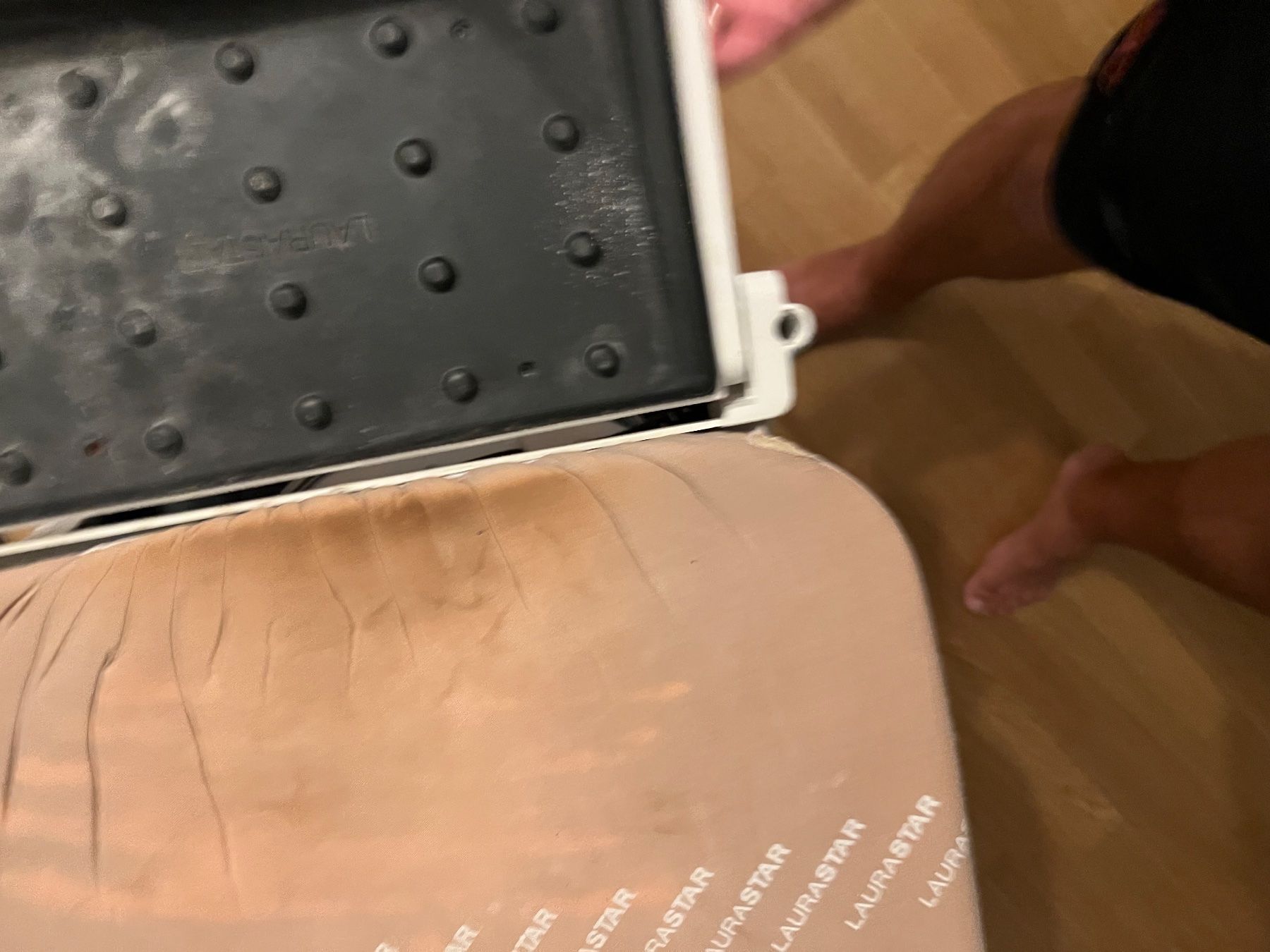 Laurastar Bügeleisen: LAURASTAR S4 Dampfbügeleisen gebraucht – Gebraucht aus Zürich von jnka007 3
