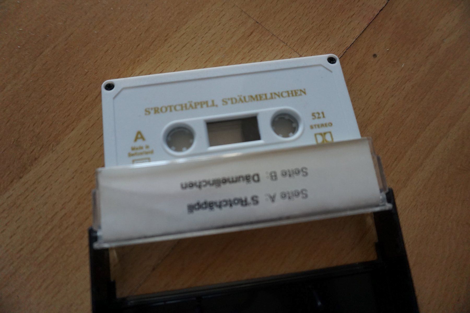 Musicassette: Kassette/sRotchäppli/sDäumelinchen – Usato da Zürich venduto da einalemjena 1