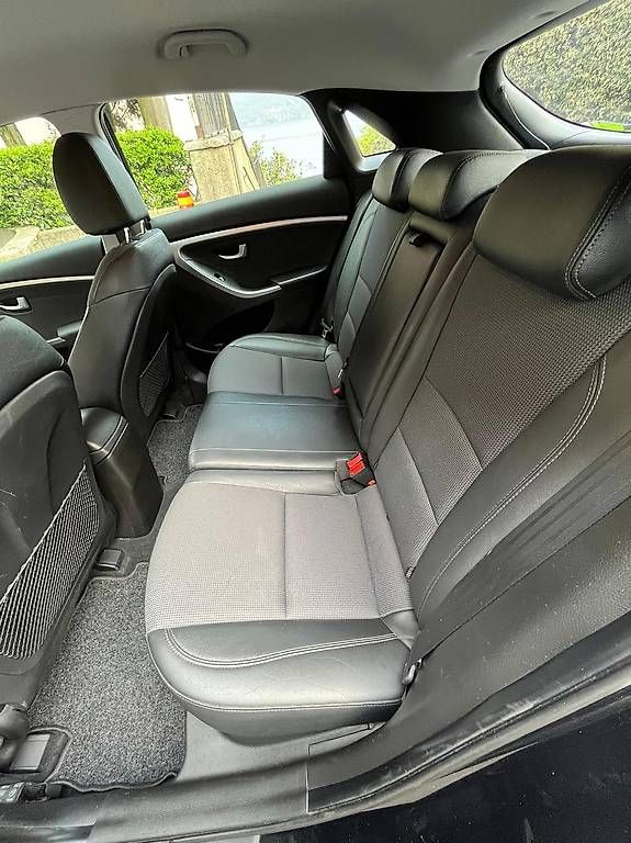 Hyundai Automobili: HYUNDAI i30 1.6 GDI Premium – Usato da Lugano venduto da kon_6kmj 4