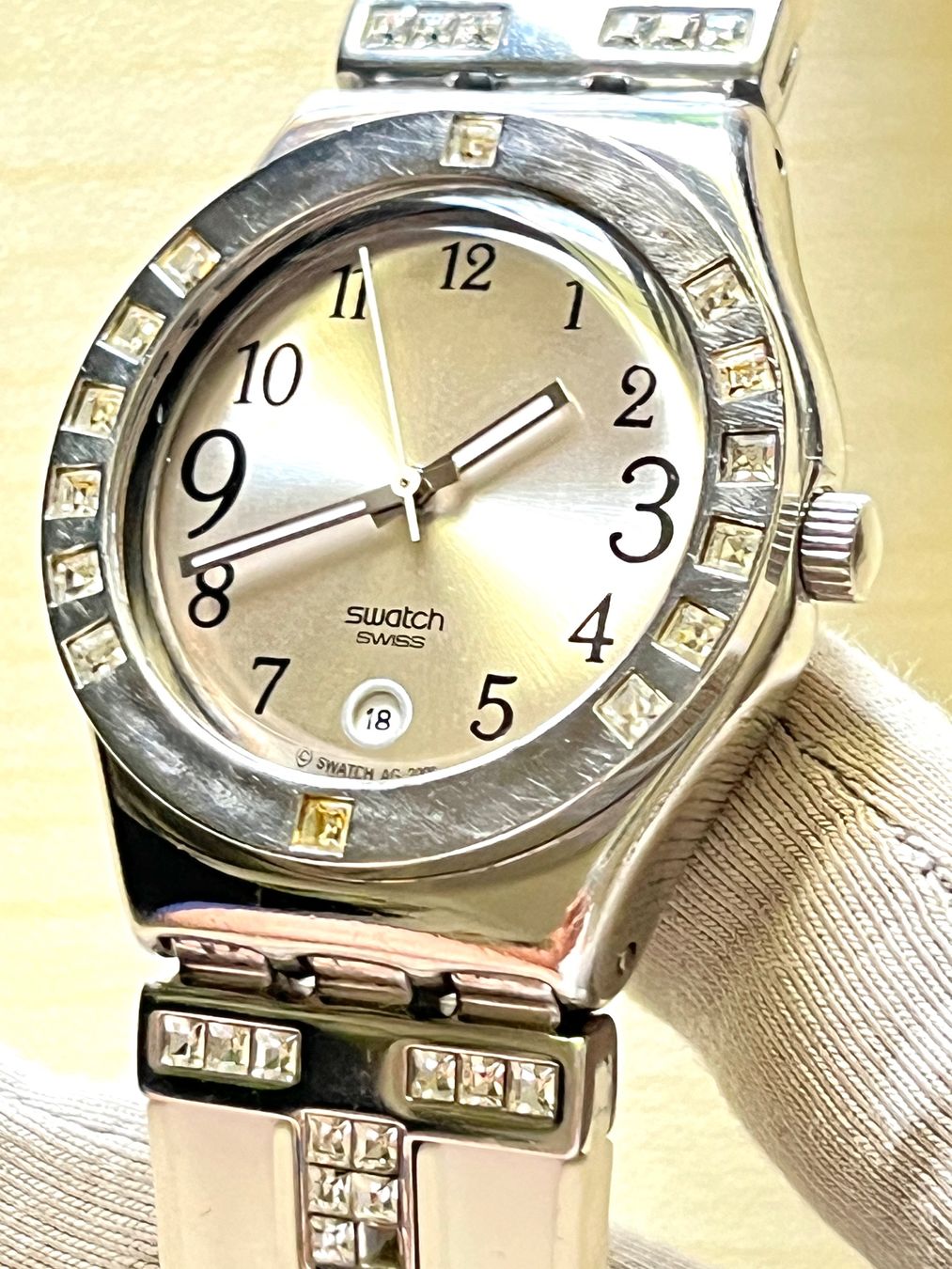 Swatch Orologi: Swatch Uhr Damen weiss mit Steinen – Usato da Grenchen venduto da chththl 3