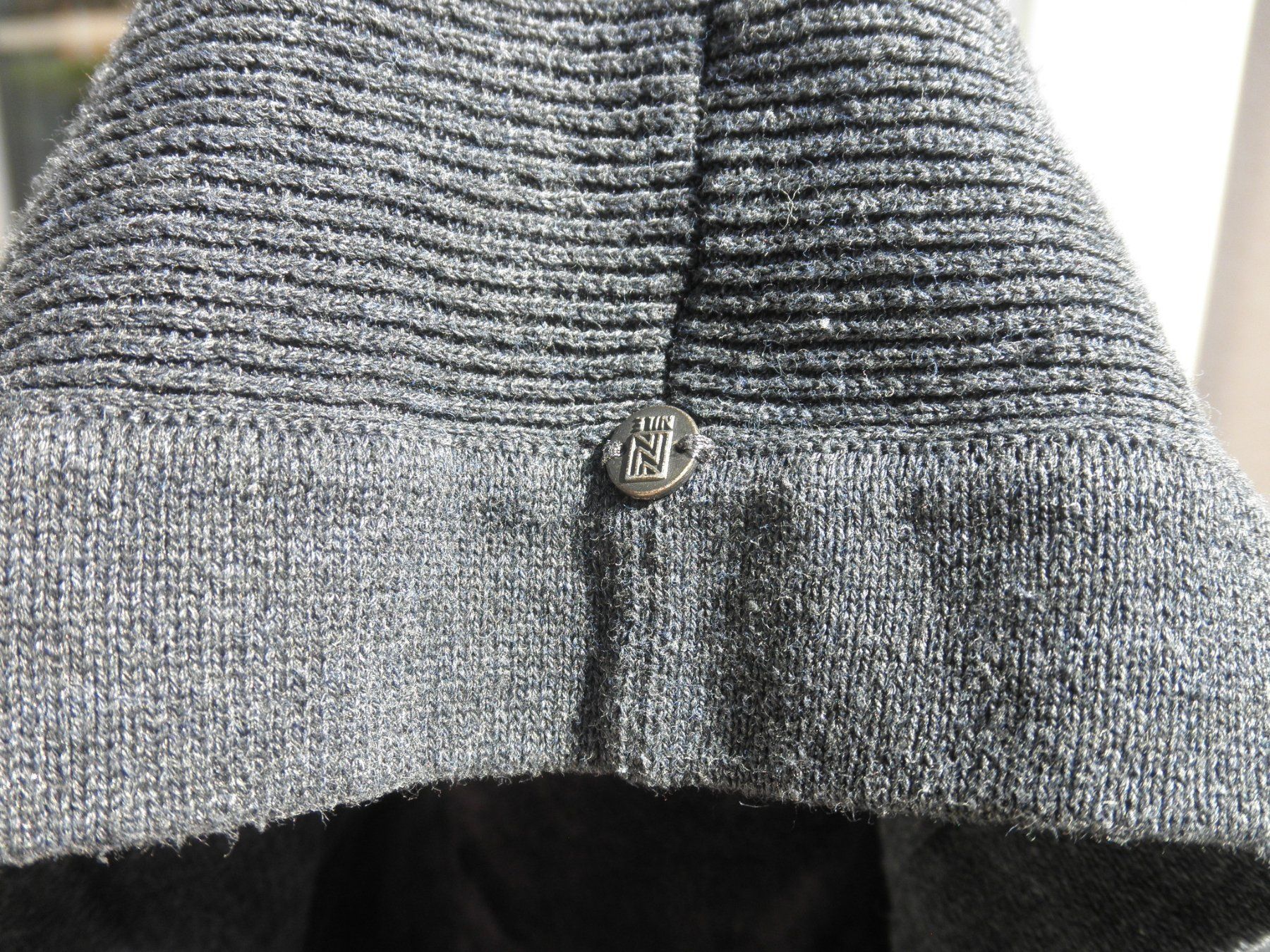 Nile Giacche: Nile Strickjacke mit Kapuze – Usato da Buttwil venduto da Engelhaar 1