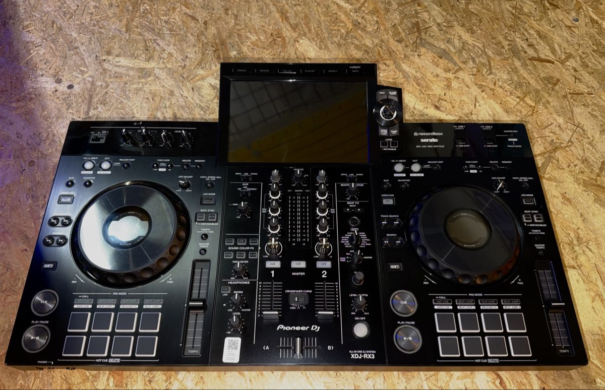 Pioneer Console di mixaggio: Pioneer XDJ-RX3 All-in-one – Usato da Uetikon am See venduto da serge.wilhelm 1