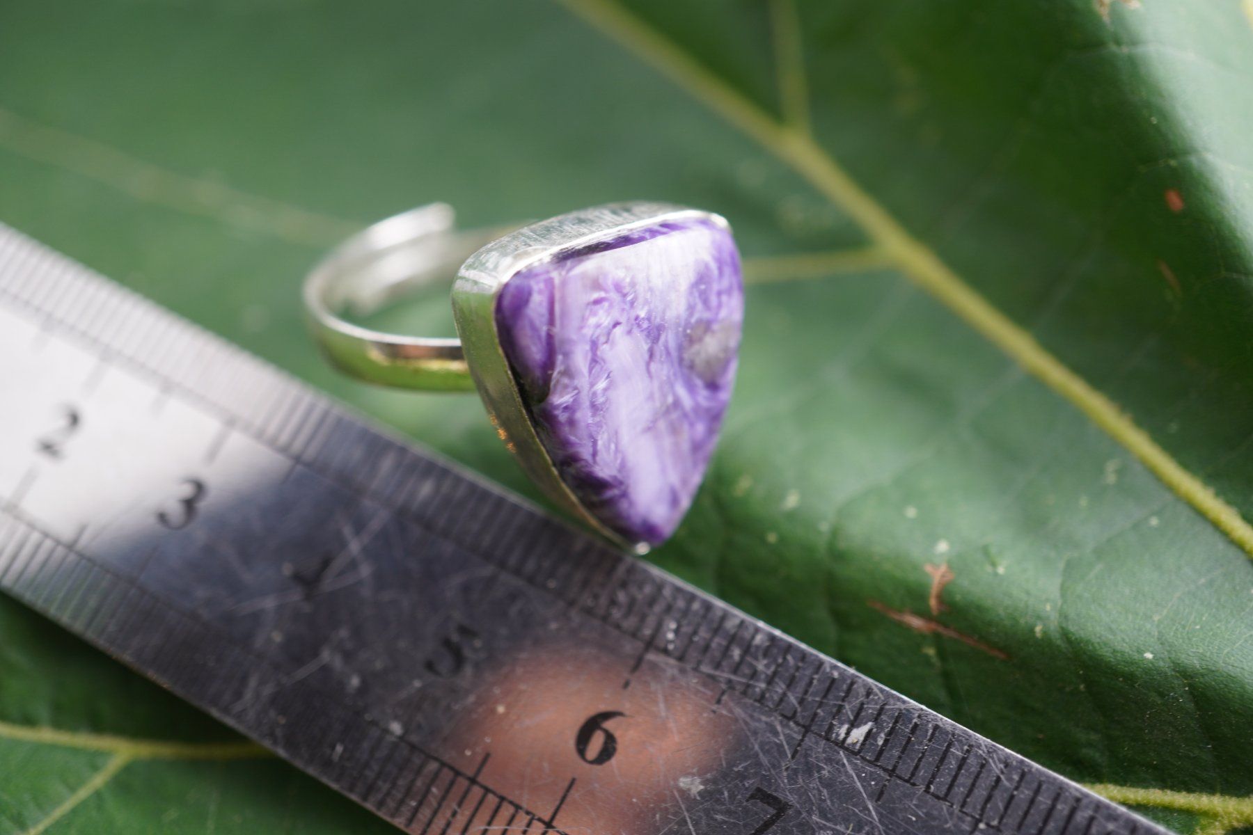 Mineralien & Heilsteine: Charoit    ring Grösse  Variabel     (Räumung!) – Neu und originalverpackt aus Eschenbach SG von topstone