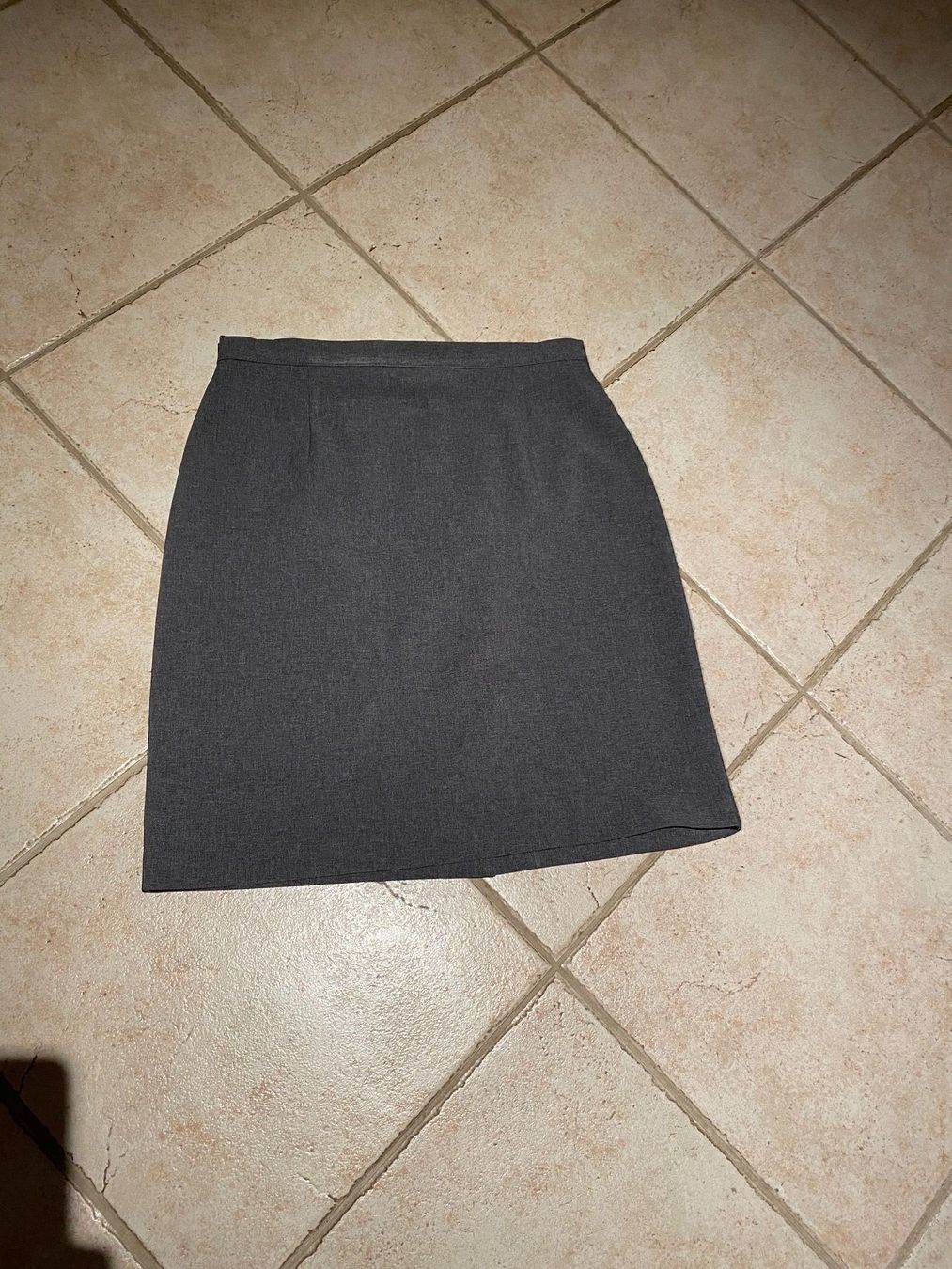 Benetton Gonne: Jupe Benetton grise – Usato da Blonay venduto da Ollorvi 1