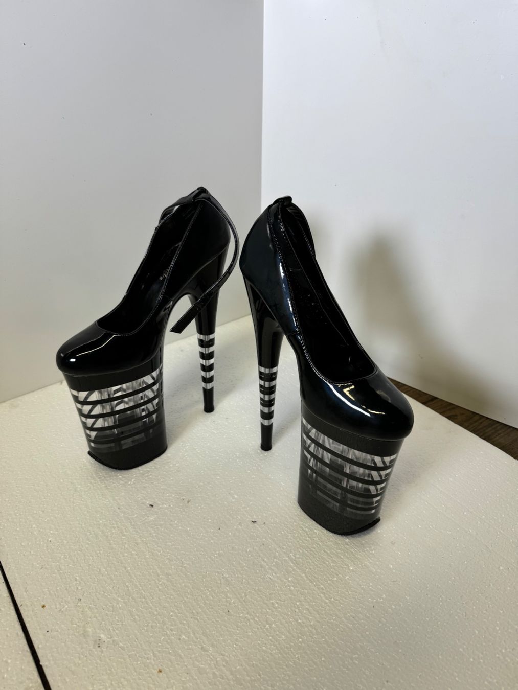 Scarpe da donna: Pleaser Fetisch ultra Highheels – Nuovo (secondo la descrizione) da AARBURG venduto da cheapstuff