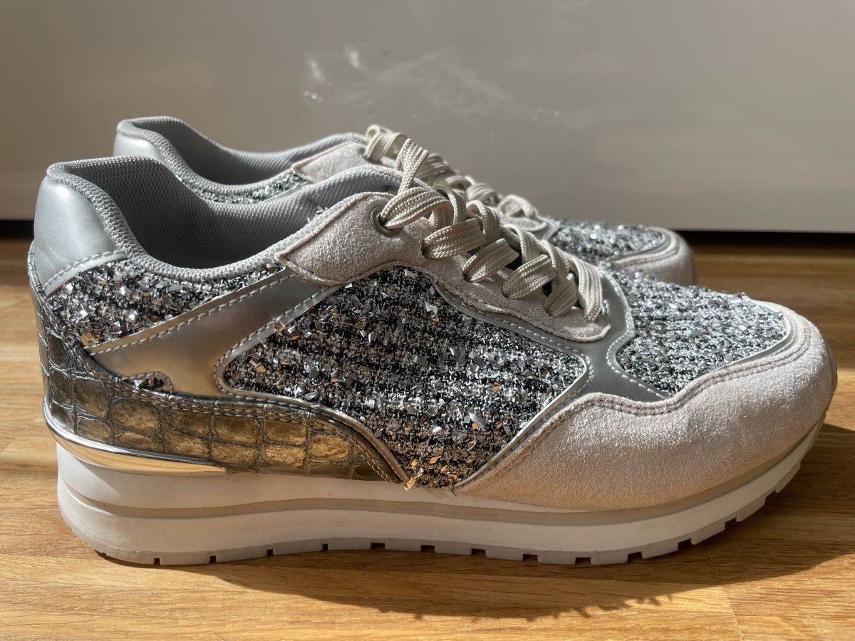 Scarpe da donna: Glitzer Sneaker, Grösse 38 – Nuovo (secondo la descrizione) da Winterthur venduto da ikr_2ljx