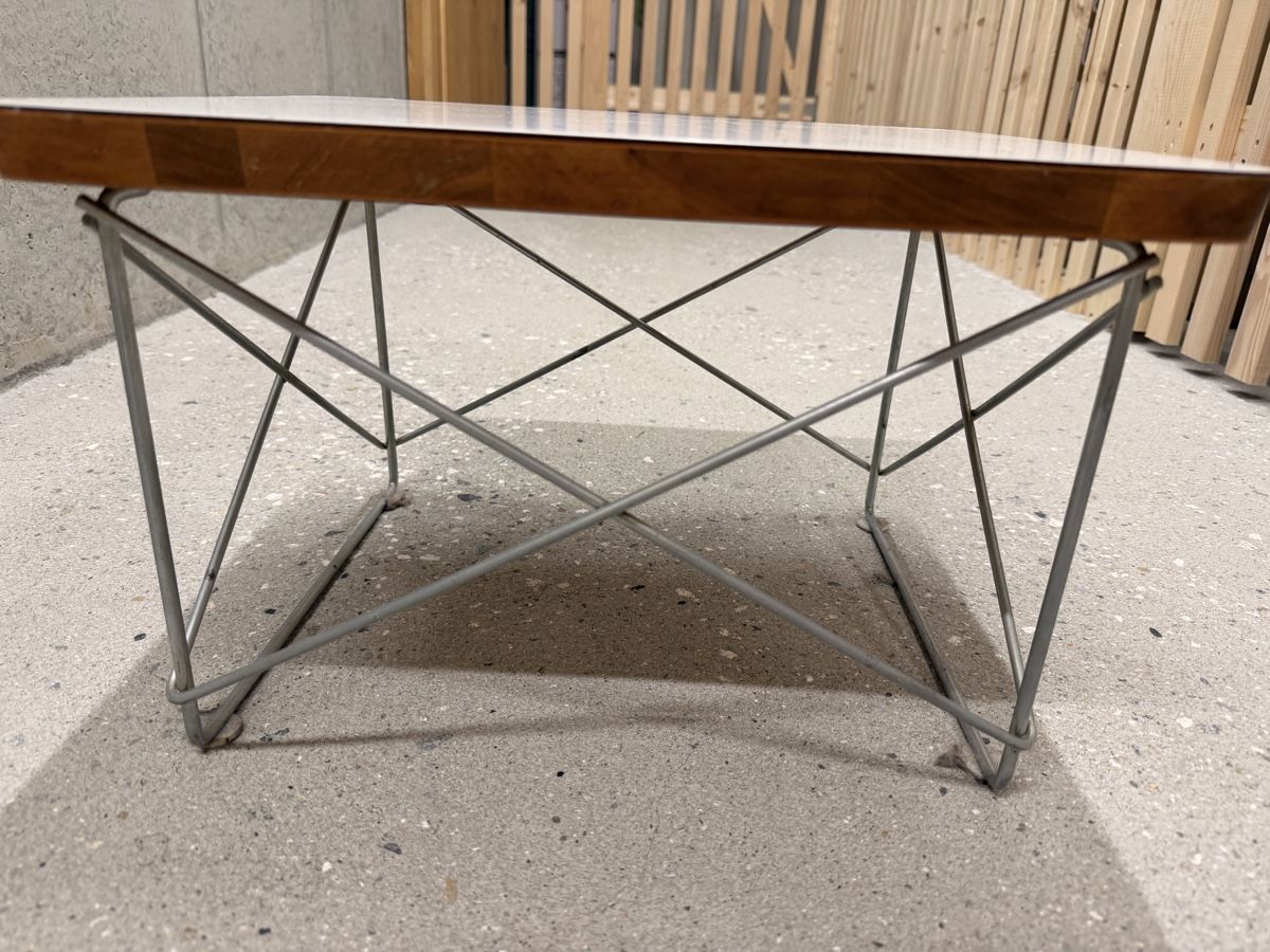 Nachttische: Vitra - Eames Occasional Table Side Table Wood Metal Wire – Gebraucht aus Männedorf von iza04 9