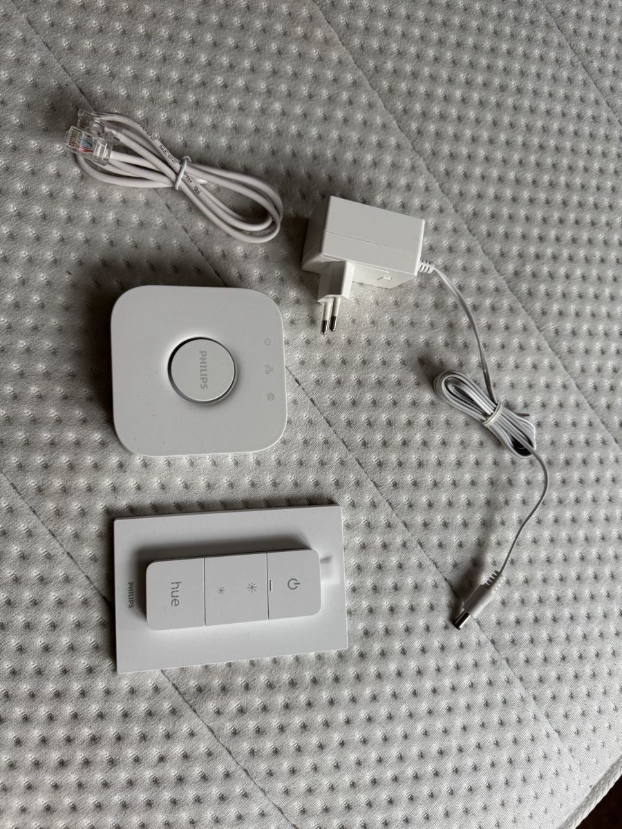 Philips Hub & Switch: Phillips Hue Bridge + Schalter – Nuovo (secondo la descrizione) da Häuslenen venduto da jer_5yzk