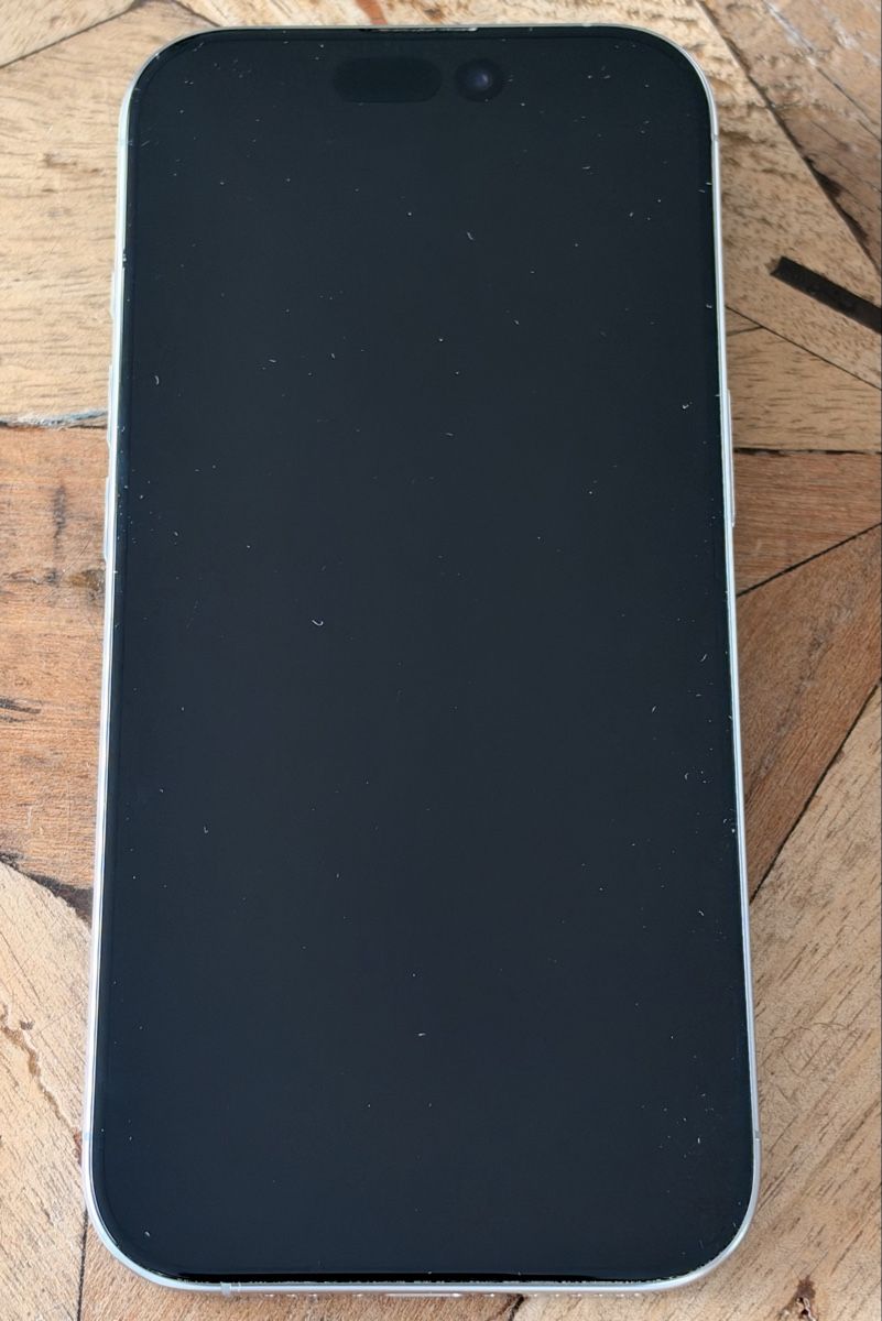 Apple Telefoni cellulari / Smartphones: iPhone 16 Pro 256GB Titanium – Usato da Zürich venduto da rya_6yd5