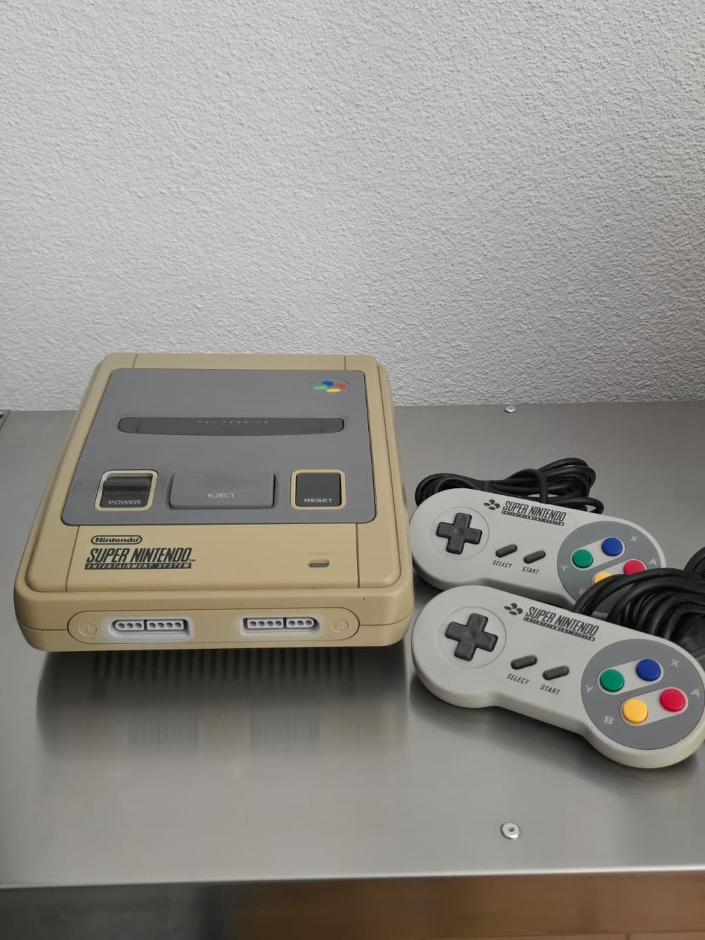 Nintendo Konsolen: Nintendo SNES PAL Konsole + 2 Controller – Gebraucht aus Emmen von BieteNurSo
