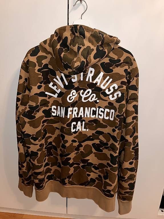 Pullover & Sweatshirts: Levis Camo Hoodie – Gebraucht aus Zürich von Mark.2021 1