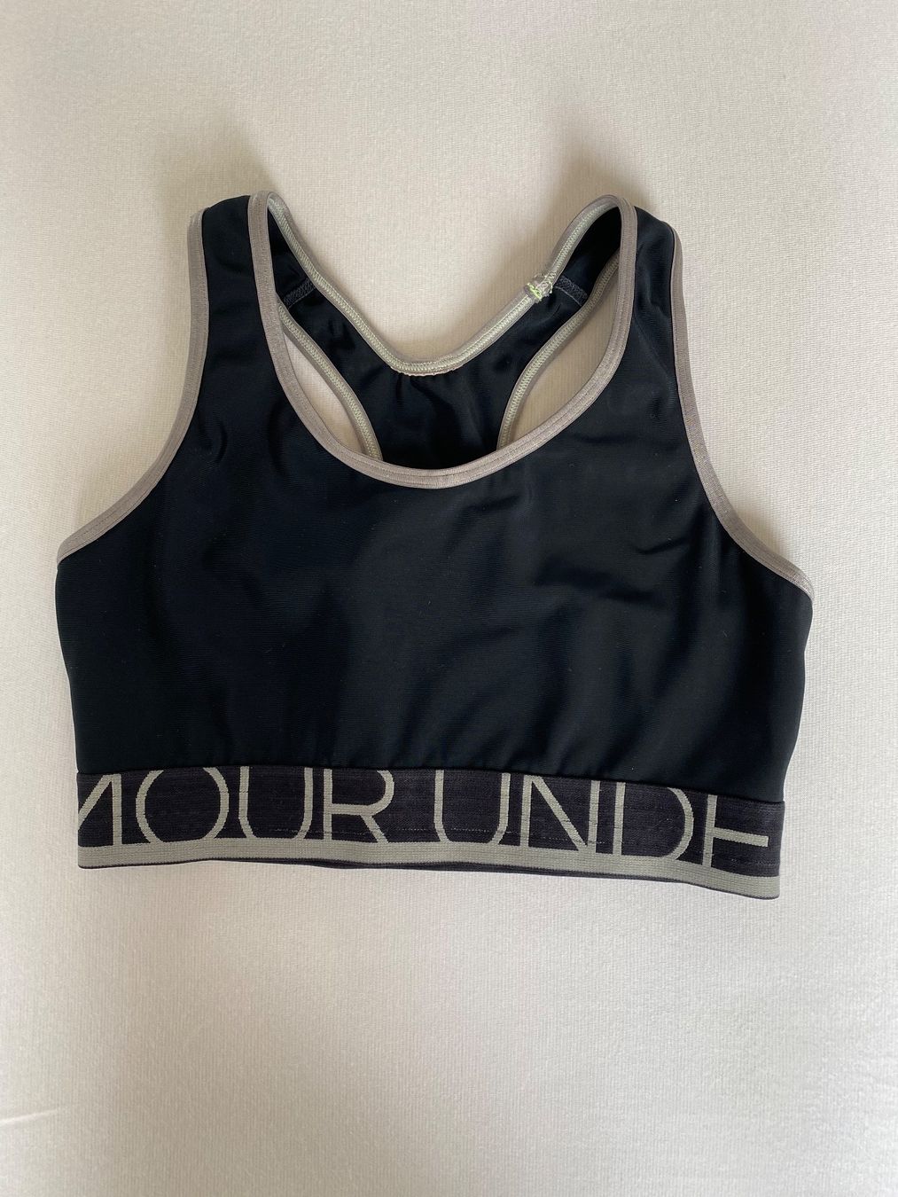 Top: Under Armour Sport BH – Usato da Zürich venduto da yae56