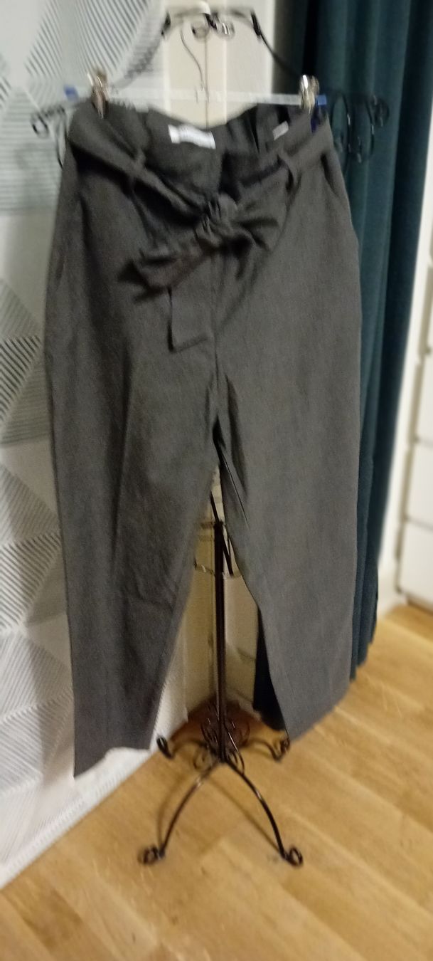 Pantalons: hose von reserved gr S mit bind gürtel – D'occasion à zürich par janjaz 1