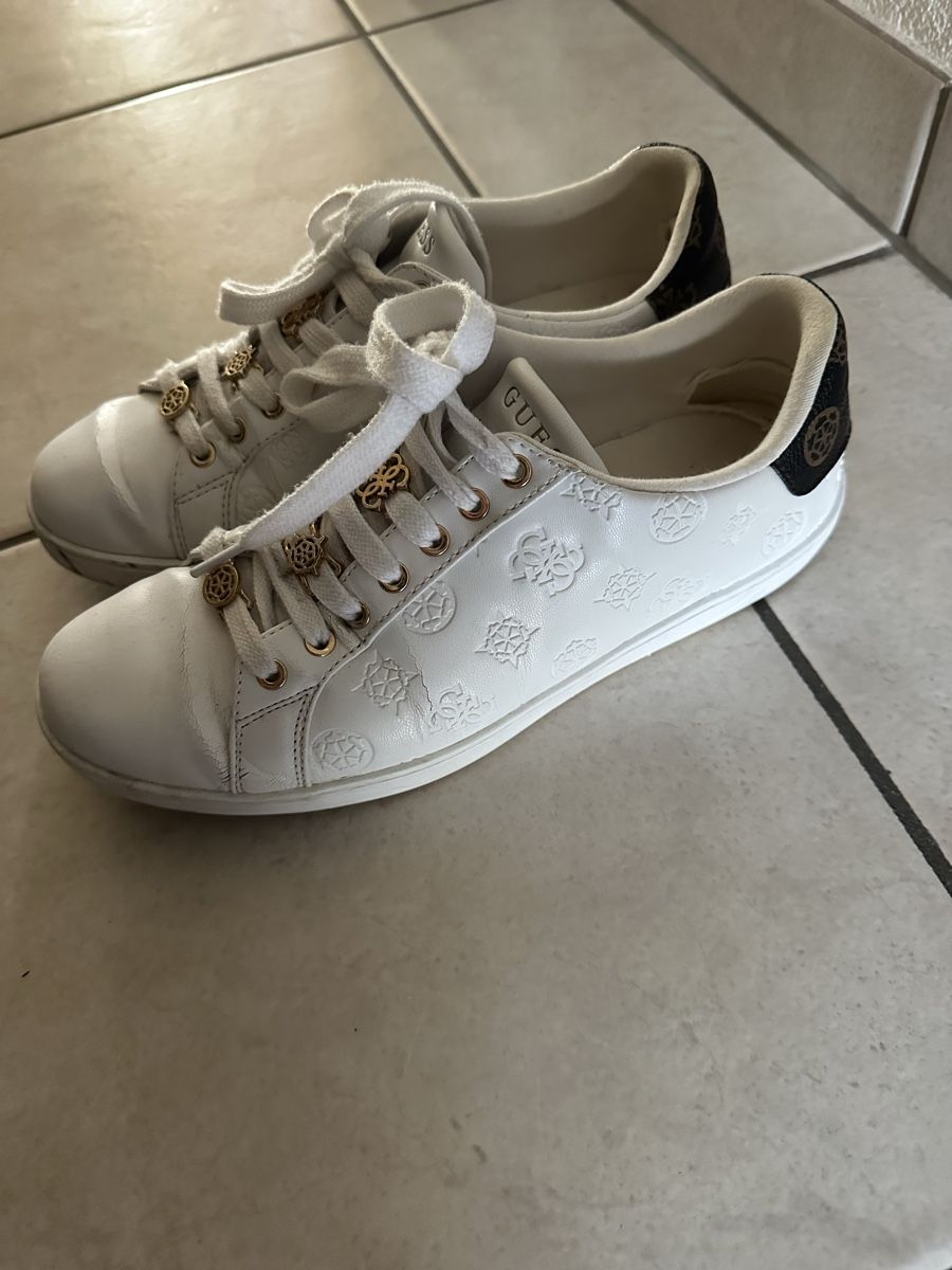 Guess Scarpe da donna: Guess, Grösse 40, Weiss mit Gold-Details – Usato da Remigen venduto da ana_no