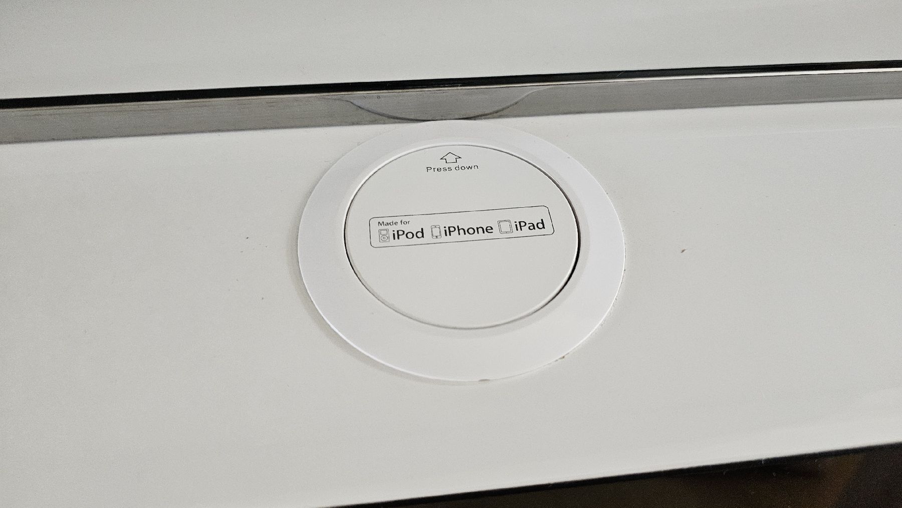 Mobili TV: TV-Möbel mit Soundsystem & Bluetooth – Usato da Chur venduto da rra_t9kw 4