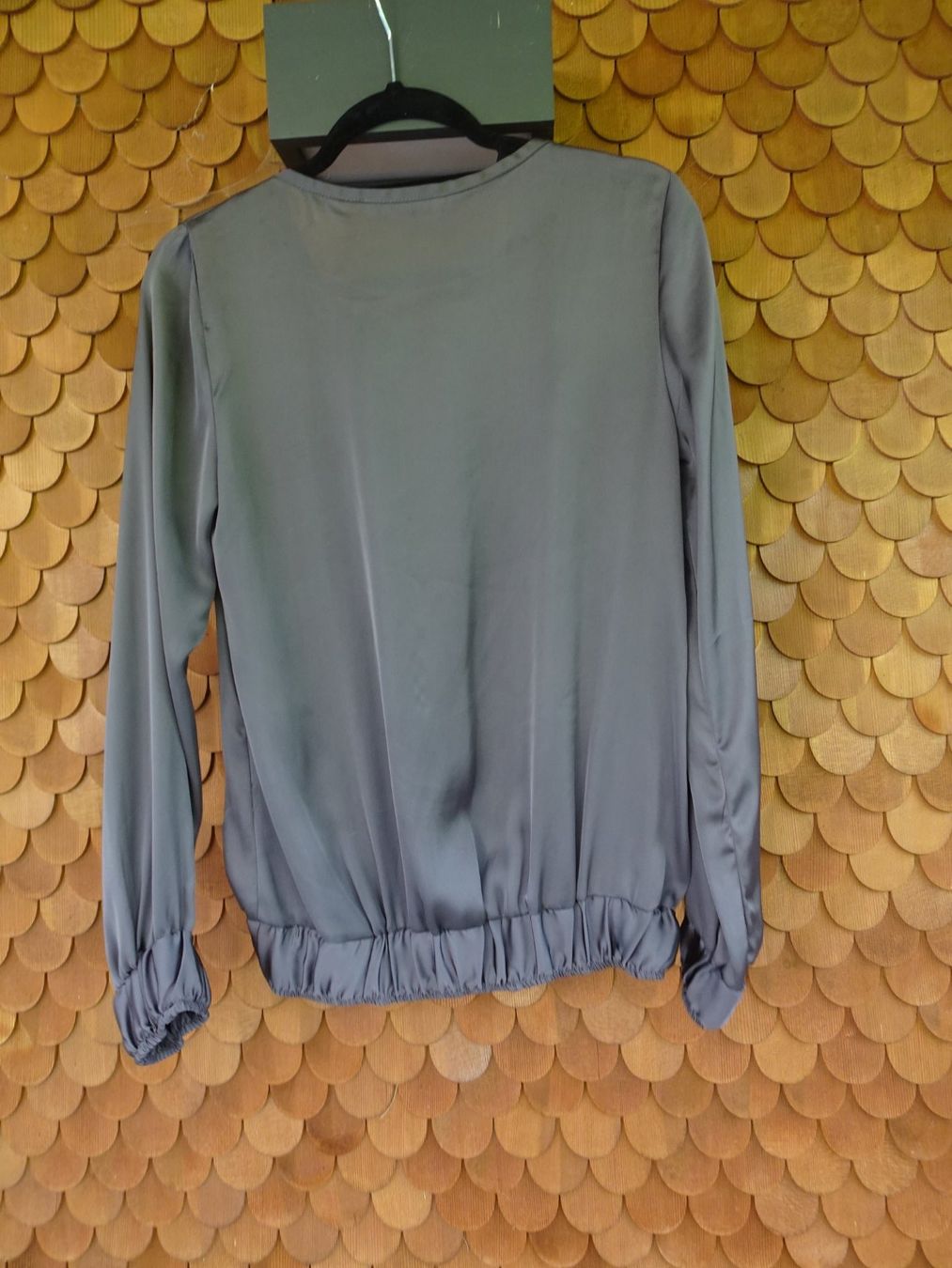 Emily van den Bergh Blusen: Graue Bluse Emily van den Bergh Gr. 36 - 2407123 – Gebraucht aus Küssnacht am Rigi von Good4Deckeli 1