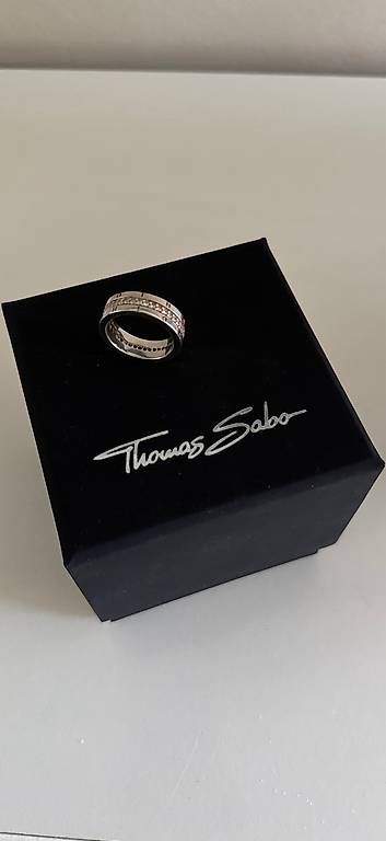 Anelli: Thomas Sabo Ring mit weissen Steinen – Usato da Seuzach venduto da oli_2l2l