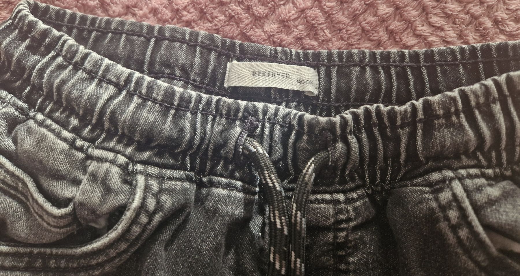 Hosen: 2 Coole 3/4 Jeans  von Reserved, Grösse 140 – Gebraucht aus Utzenstorf von Ernie_und_Bert 1