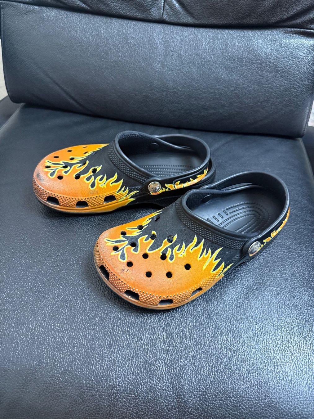 Crocs Schuhe für Jungen: Crocs CLASSIC FLAMES Gr. 32-33 – Gebraucht aus Uetikon am See von Fraufox1