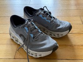 ON Laufschuh grau weiss hellblau (ca. 6M alt) Grösse 42 Men