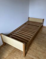 Einzelbett Holzrahmen mit Lattenrost