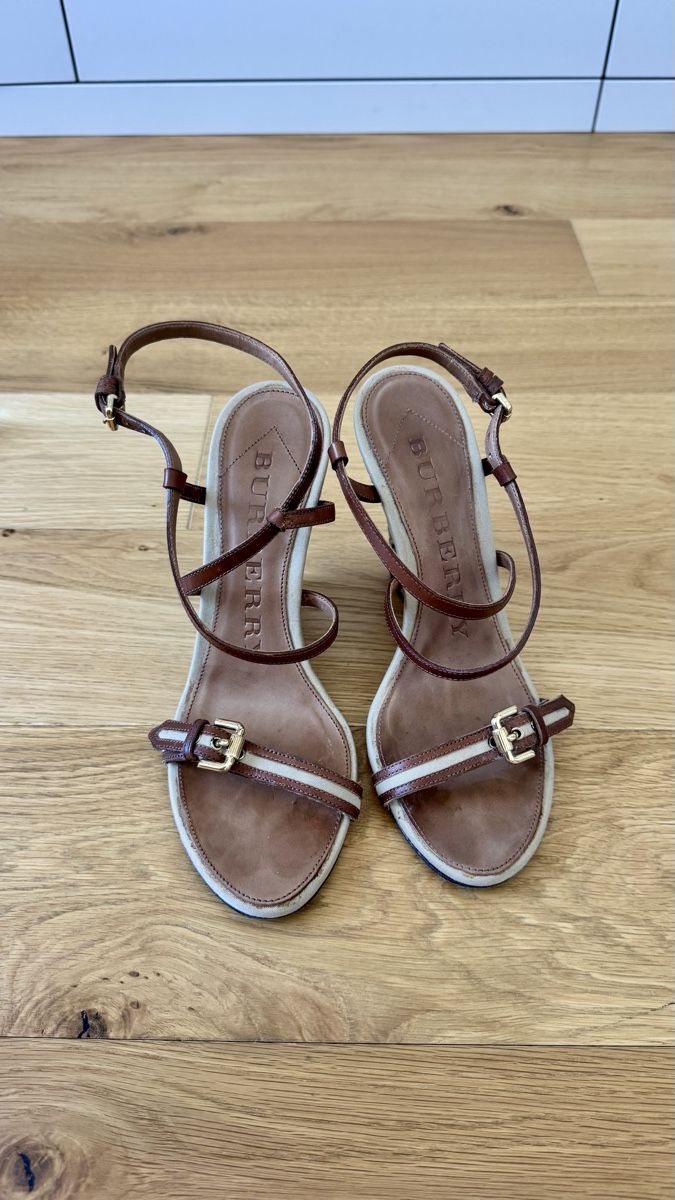 Scarpe da donna: Burberry Wedges, Leather, Brown, Size 38 – Usato da Dübendorf venduto da Pink.Blue 1