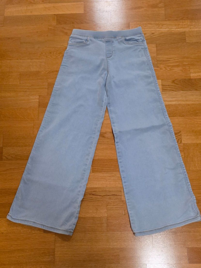 C&A Pantalons: C&A Freizeithose im Jeanslook hellblau / hellgrau - Gr. 152 – D'occasion à Fällanden par zeno01