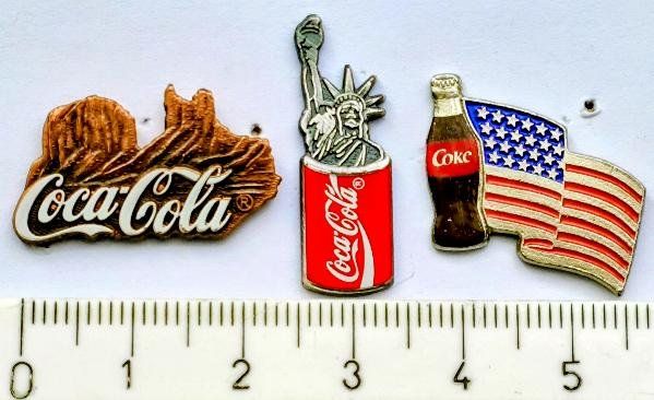 Coca-Cola Plaquettes & Badges: 3 Coca-Cola Pins  Amerika – D'occasion à Pfäffikon ZH par Colacity