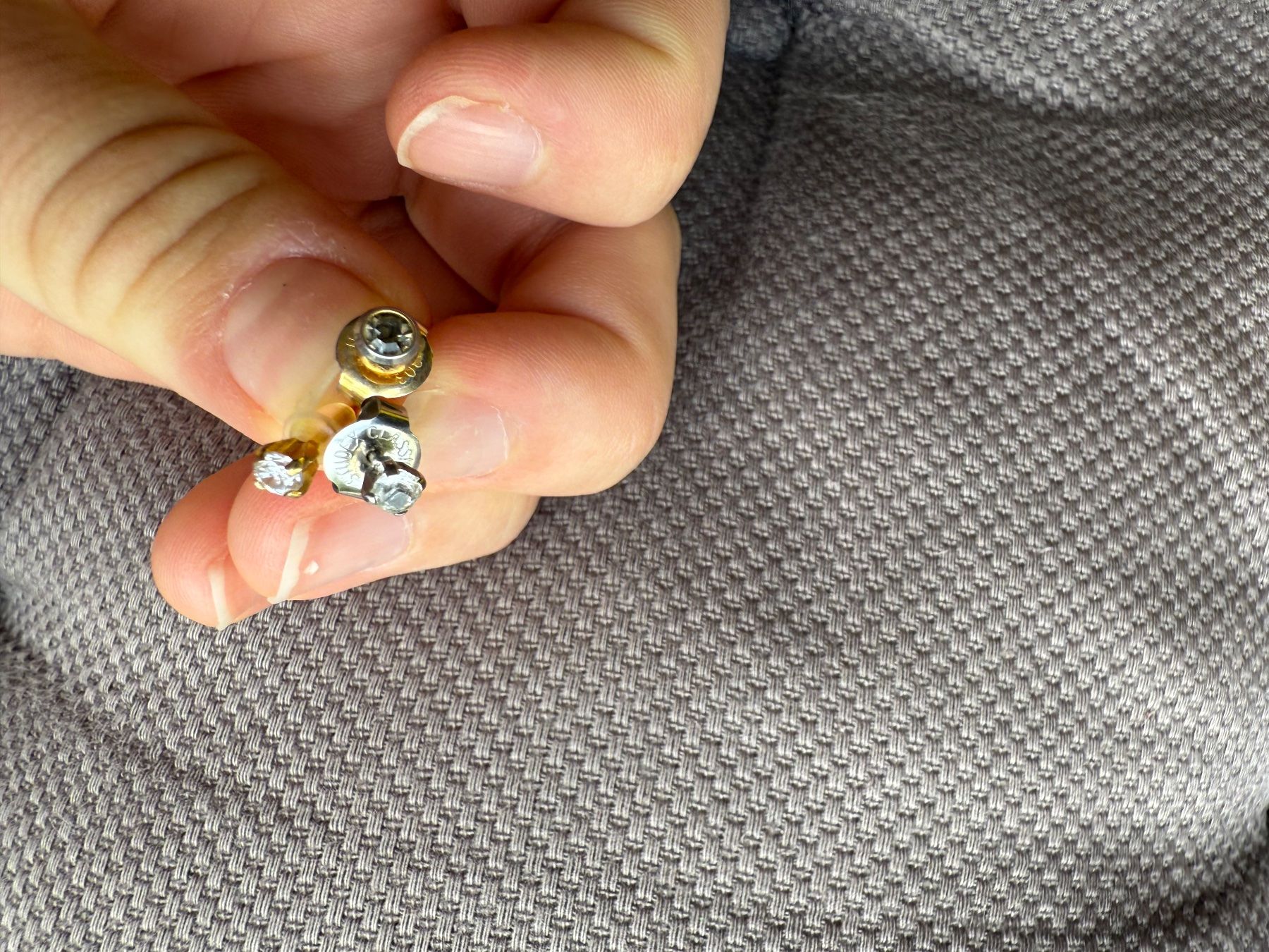 Ohrringe & -stecker: Klassische Ohrstecker Ohne Paar – Defekt aus Riehen von edu_92w7 3