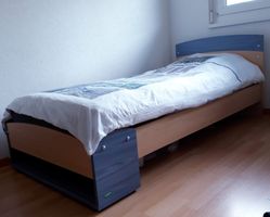 A vendre bon état lit complet (cadre,sommier et matelas)