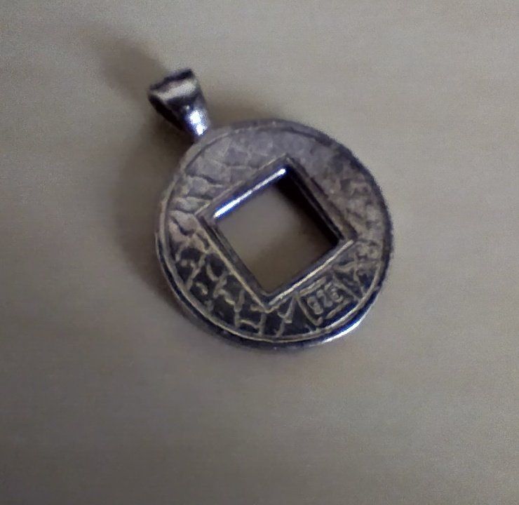 Ciondoli: RUNDER ANHÄNGER SILBER 925 MIT PERLMUTT  INLAY – Usato da Romanshorn venduto da BoutiqueA 1