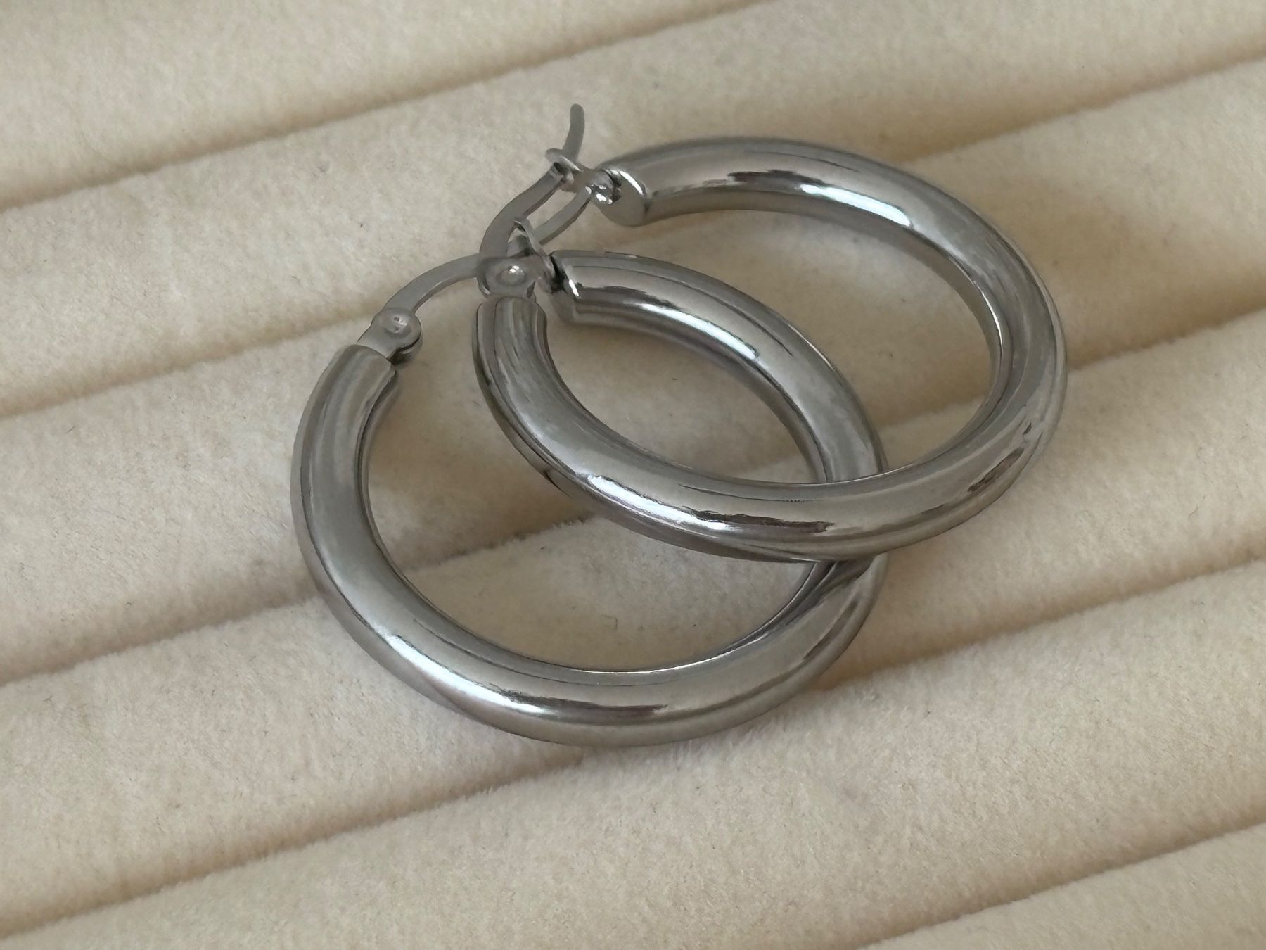 Boucles d'oreille: Luxus Elegante Edelsthal Ohrstecker /Creolen   Silberfarben – Neuf (Voir description) à Biel-Bienne par Roserosse13