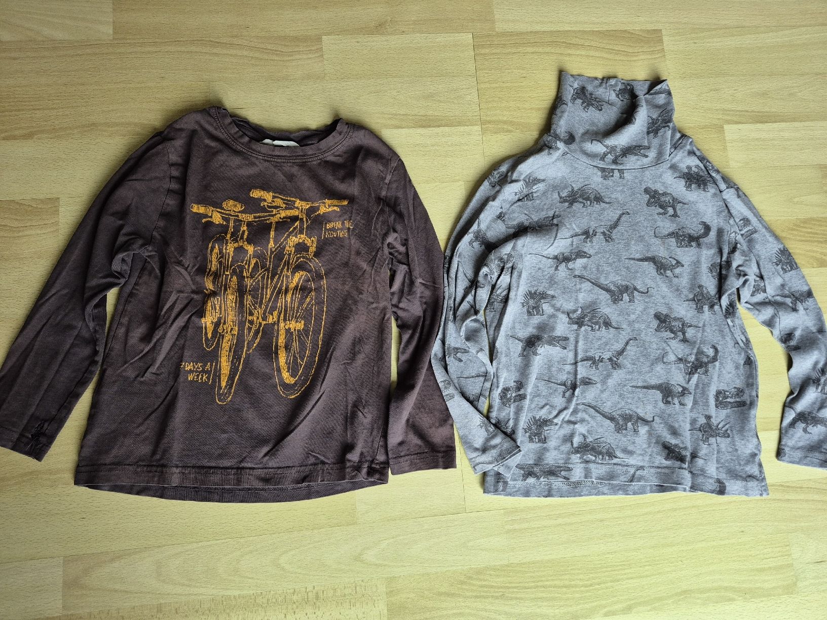 Pulls et sweat-shirts: Kliderpaket gr. 122-128 – D'occasion à Gränichen par Mamaboy 4