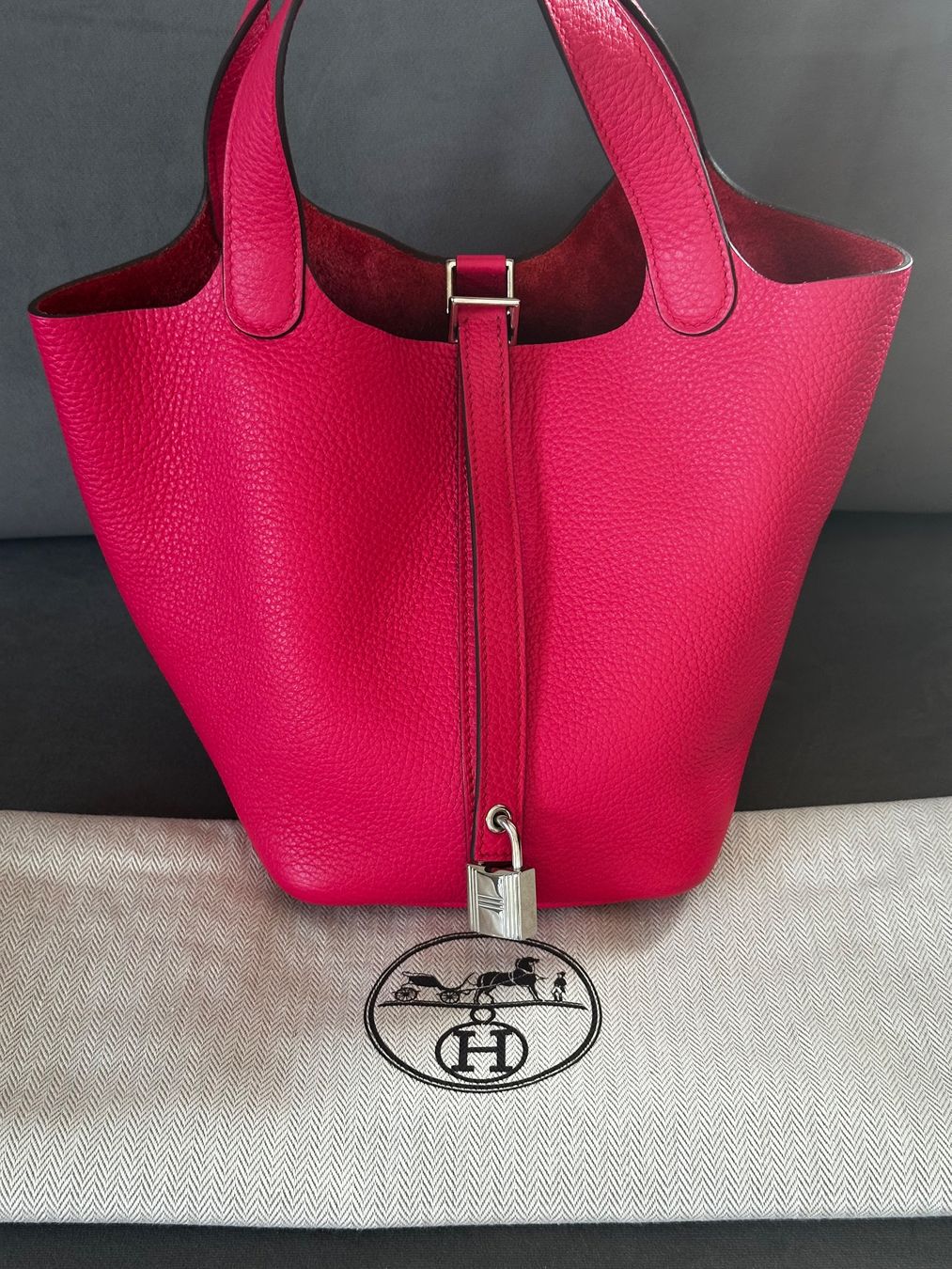 Hermès Sacs femmes: Hermès Picotin 18 - rose extrême – D'occasion à Wollerau par MX-TS