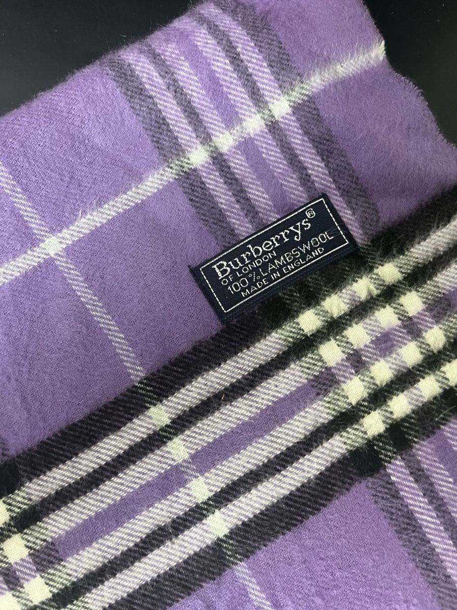 Burberry Foulard & Sciarpe: Écharpe Burberry violet à Carreaux – Nuovo (secondo la descrizione) da Les Avanchets venduto da lunedeneige.shop 1