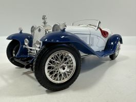 1932 Alfa Romeo 2300 Spider 1:18, weiss-blau, BBURAGO