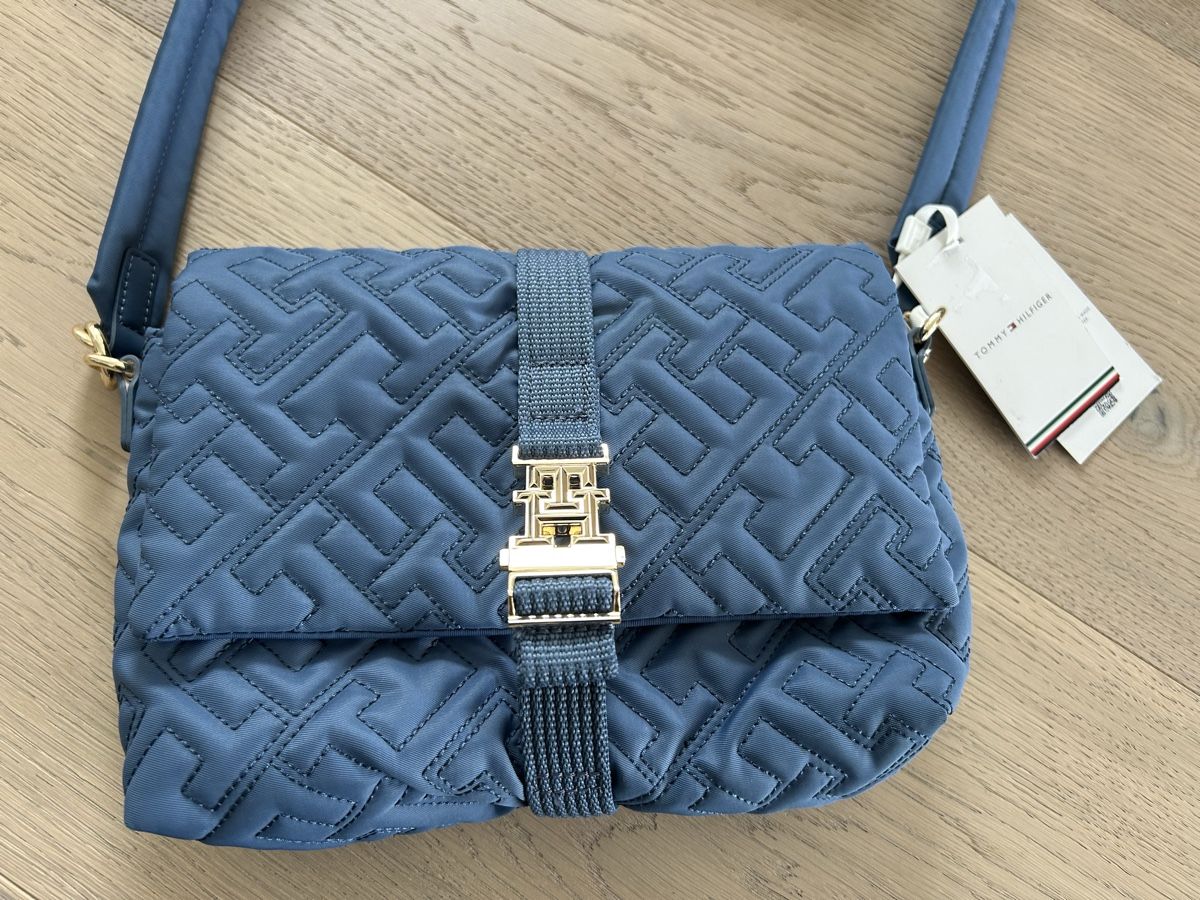 Tommy Hilfiger Borse da donna: Tommy Hilfiger Tasche NEU Blau – Nuovo e nell'imballaggio originale da Zug venduto da Gibbi80