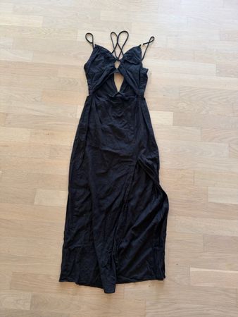 ZARA schwarzes Maxi Kleid – Grösse S – Cut-Out / Satin Look