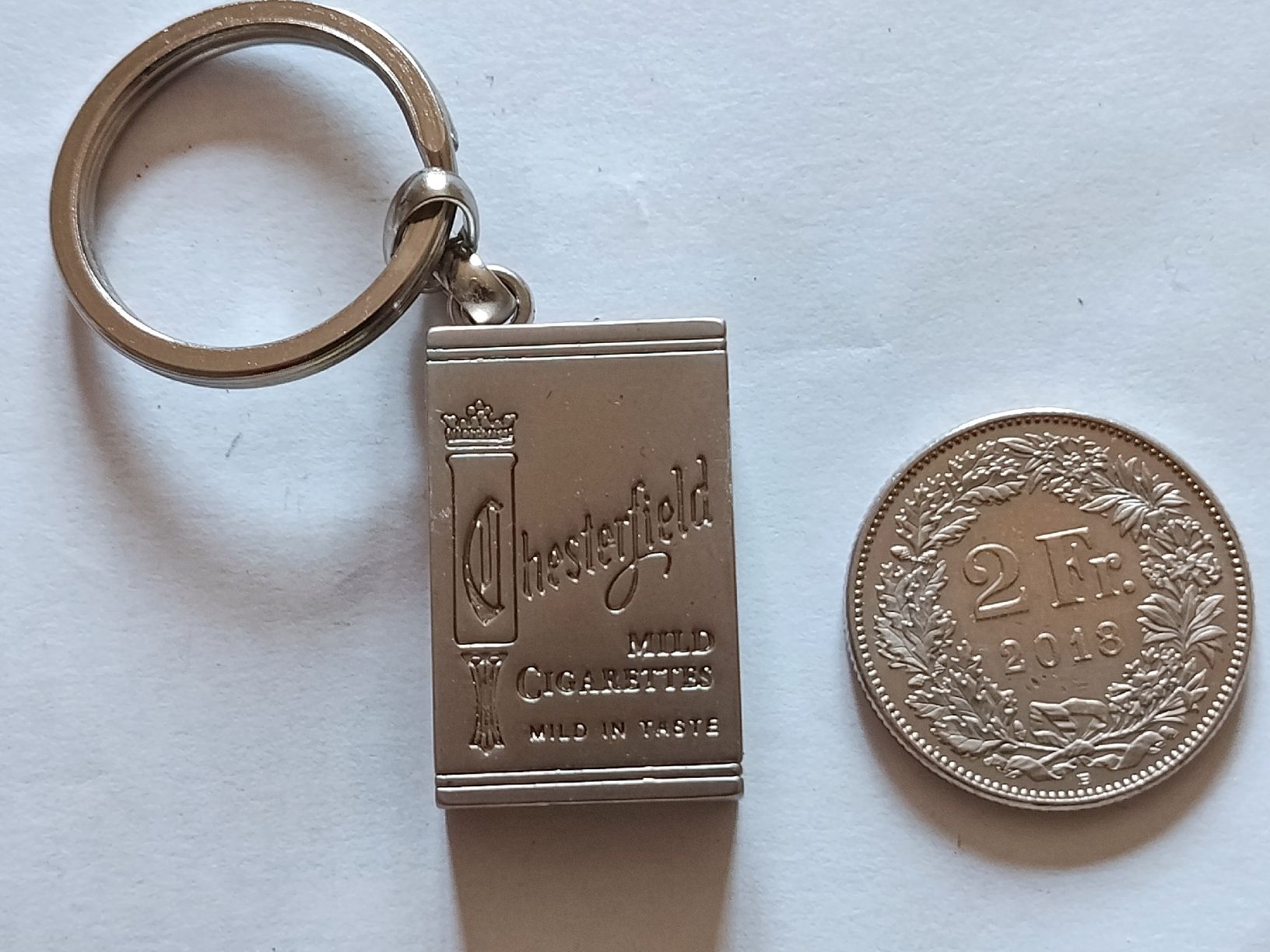 Portachiavi: Porte-clés Chesterfield Mild Cigarettes – Usato da Bex venduto da Canouille