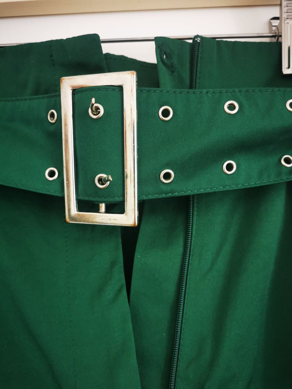 Pantaloni: Grüne Hose H&M,  Grösse 36 – Usato da Niedergösgen venduto da lil_s6k8 6